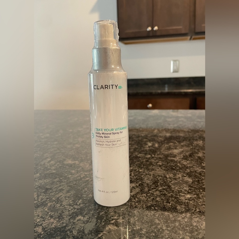 Clarity daily mineral spray